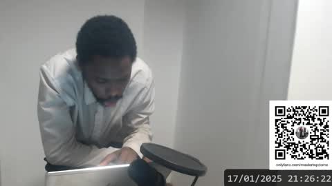 Snapshot of masterdomfuck chatting on 01/18/25, 12:24 Masterdomfuck online show from 01/18/25, 12:24