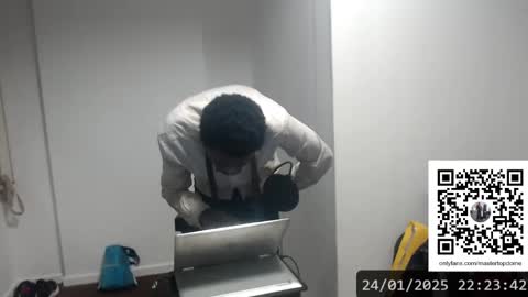 Snapshot of masterdomfuck chatting on 01/25/25, 01:21 Masterdomfuck online show from 01/25/25, 01:21