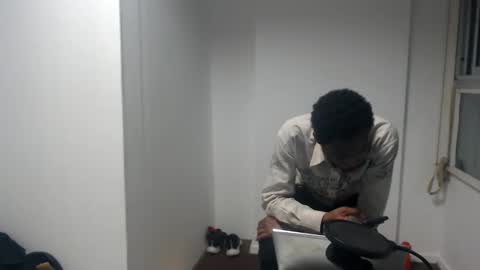 Snapshot of masterdomfuck chatting on 01/28/25, 01:18 Masterdomfuck online show from 01/28/25, 01:18