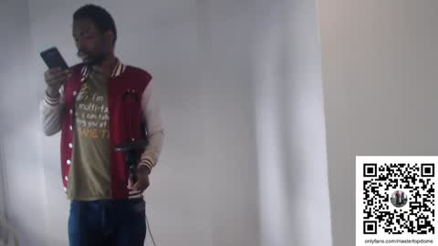 Snapshot of masterdomfuck chatting on 01/30/25, 06:00 Masterdomfuck online show from 01/30/25, 06:00