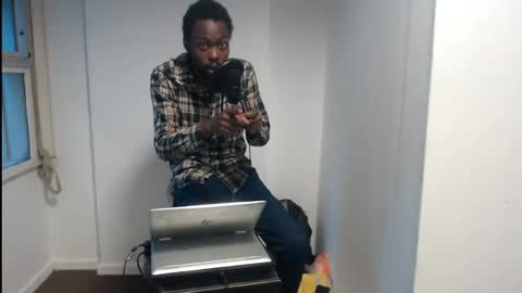 Snapshot of masterdomfuck chatting on 02/03/25, 10:43 Masterdomfuck online show from 02/03/25, 10:43