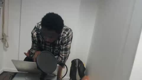 Snapshot of masterdomfuck chatting on 02/05/25, 12:31 Masterdomfuck online show from 02/05/25, 12:31