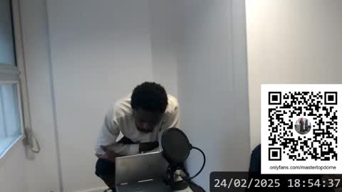 Snapshot of masterdomfuck chatting on 02/24/25, 09:52 Masterdomfuck online show from 02/24/25, 09:52