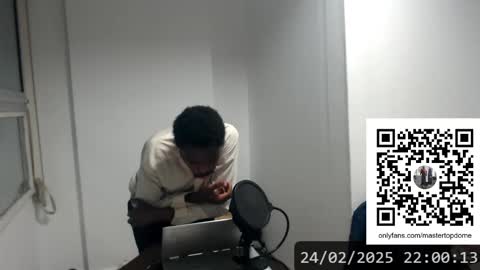 Snapshot of masterdomfuck chatting on 02/25/25, 12:58 Masterdomfuck online show from 02/25/25, 12:58