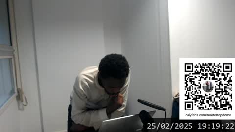 Snapshot of masterdomfuck chatting on 02/25/25, 10:18 Masterdomfuck online show from 02/25/25, 10:18