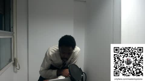 Snapshot of masterdomfuck chatting on 02/27/25, 12:32 Masterdomfuck online show from 02/27/25, 12:32