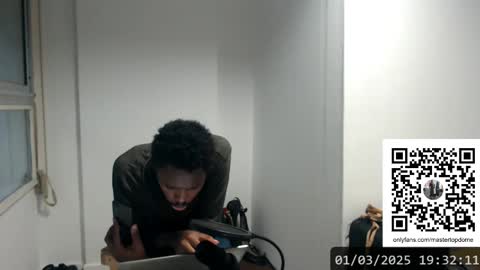 Snapshot of masterdomfuck chatting on 03/01/25, 10:31 Masterdomfuck online show from 03/01/25, 10:31