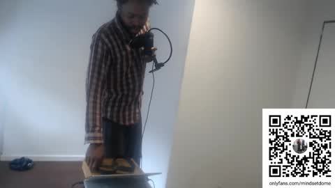 Snapshot of masterdomfuck chatting on 10/10/25, 01:32 Masterdomfuck online show from 10/10/25, 01:32