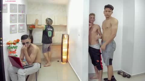 Team Cris Darwin- Fernando- Stiven- David online show from 02/15/25, 02:33