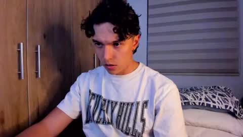 Snapshot of mastrangelo_x chatting on 11/06/25, 04:35 mastrangelo_x online show from 11/06/25, 04:35