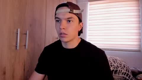 Snapshot of mastrangelo_x chatting on 11/22/25, 08:08 mastrangelo_x online show from 11/22/25, 08:08