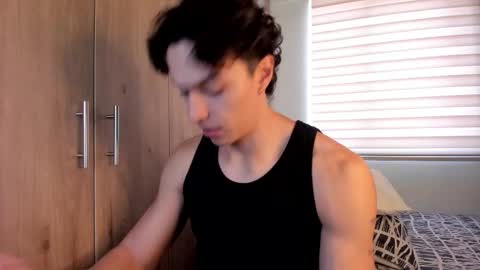 Snapshot of mastrangelo_x chatting on 11/23/25, 08:41 mastrangelo_x online show from 11/23/25, 08:41