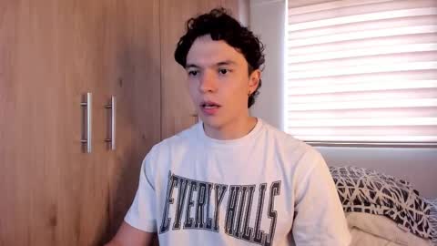 Snapshot of mastrangelo_x chatting on 11/29/25, 08:23 mastrangelo_x online show from 11/29/25, 08:23