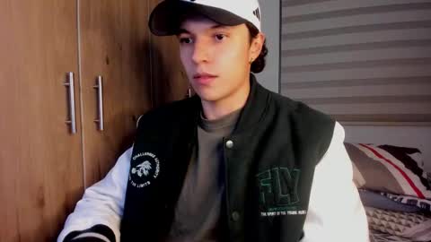 Snapshot of mastrangelo_x chatting on 12/23/25, 04:10 mastrangelo_x online show from 12/23/25, 04:10