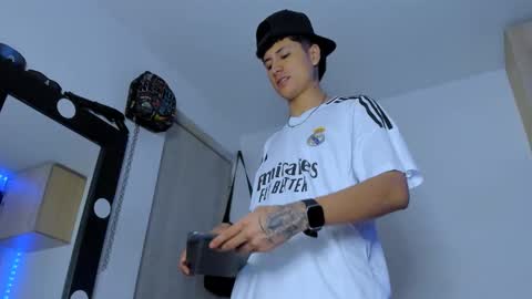 mateo_escobar online show from 09/11/25, 05:29