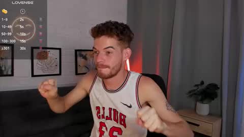 Snapshot of mateo_hunter chatting on 11/12/25, 03:07 MATEO HUNTER online show from 11/12/25, 03:07