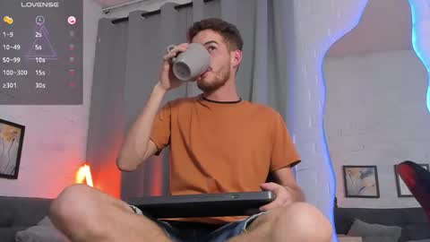 Snapshot of mateo_hunter chatting on 11/17/25, 12:05 MATEO HUNTER online show from 11/17/25, 12:05