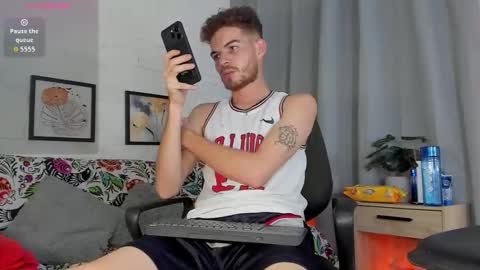 Snapshot of mateo_hunter chatting on 12/14/25, 08:52 MATEO HUNTER online show from 12/14/25, 08:52