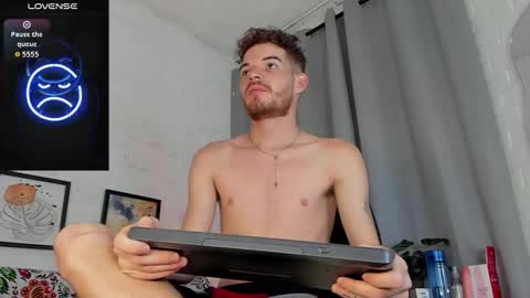 Snapshot of mateo_hunter chatting on 12/16/25, 03:22 MATEO HUNTER online show from 12/16/25, 03:22