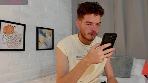 Snapshot of mateo_hunter chatting on 12/21/25, 07:04 MATEO HUNTER online show from 12/21/25, 07:04