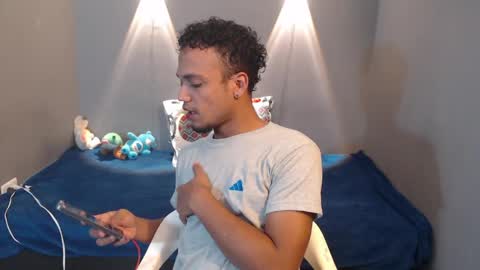 Snapshot of mateo_nick chatting on 06/04/26, 11:05 Mateo and Noah online show from 06/04/26, 11:05