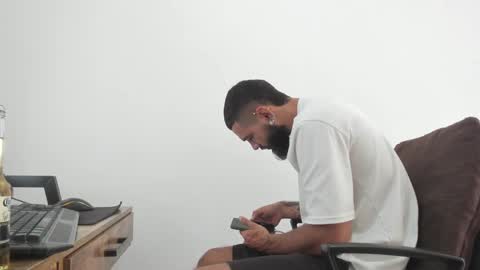 Snapshot of matheusbeard2 chatting on 12/16/24, 06:16 Matheus     online show from 12/16/24, 06:16