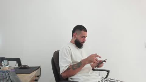 Snapshot of matheusbeard2 chatting on 12/17/24, 08:32 Matheus     online show from 12/17/24, 08:32