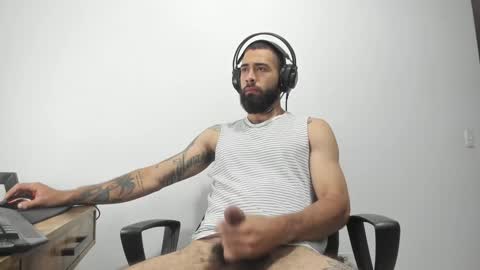 Snapshot of matheusbeard2 chatting on 12/31/24, 03:45 Matheus     online show from 12/31/24, 03:45