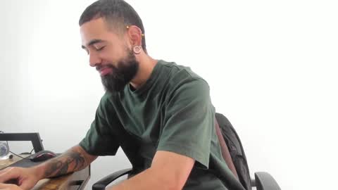 Snapshot of matheusbeard2 chatting on 02/19/25, 04:33 Matheus     online show from 02/19/25, 04:33