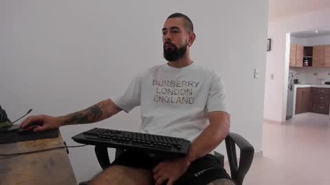 Snapshot of matheusbeard2 chatting on 09/15/25, 03:01 Matheus     online show from 09/15/25, 03:01