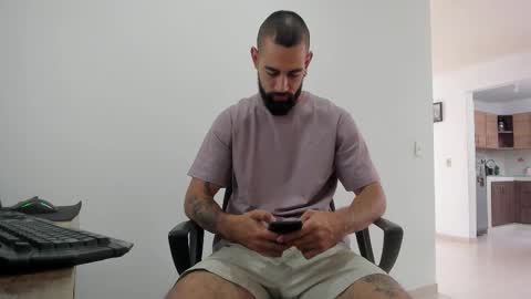 Snapshot of matheusbeard2 chatting on 09/26/25, 04:11 Matheus     online show from 09/26/25, 04:11