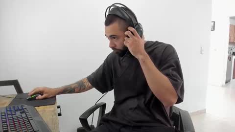 Snapshot of matheusbeard2 chatting on 10/14/25, 03:24 Matheus     online show from 10/14/25, 03:24