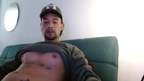 STRURIBE ON INSTAGRAM online show from 04/21/26, 11:29