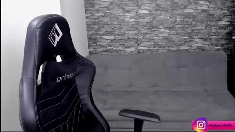 Mathew Independent model online show from 04/19/26, 10:56