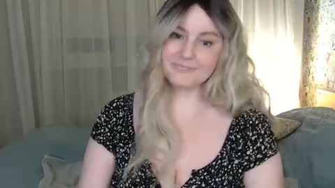 mathilde_solveig online show from 01/31/25, 10:52