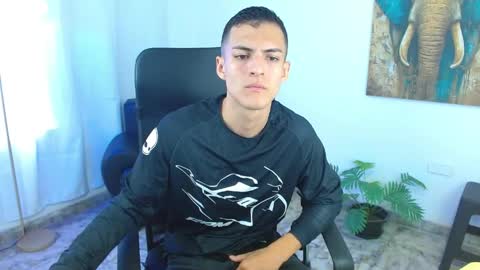 Snapshot of matiius18 chatting on 05/22/26, 02:12 Matias online show from 05/22/26, 02:12