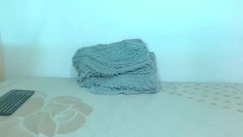 Snapshot of matteo_rreal chatting on 12/15/25, 02:43 MATTEO online show from 12/15/25, 02:43