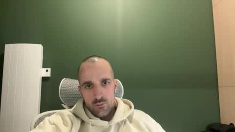 Snapshot of matthias24 chatting on 11/26/25, 12:22 M online show from 11/26/25, 12:22