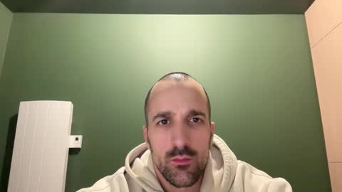 Snapshot of matthias24 chatting on 12/01/25, 11:43 M online show from 12/01/25, 11:43