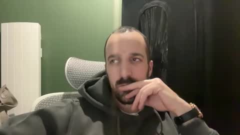 Snapshot of matthias24 chatting on 12/20/25, 12:07 M online show from 12/20/25, 12:07