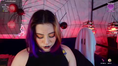 Snapshot of matti_sofia chatting on 10/15/25, 11:10 TATIANA  AND ROUS online show from 10/15/25, 11:10