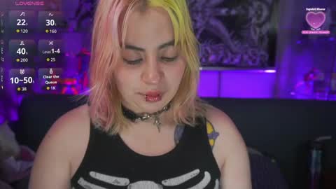 Snapshot of matti_sofia chatting on 05/19/26, 11:05 TATIANA AND ROUS online show from 05/19/26, 11:05
