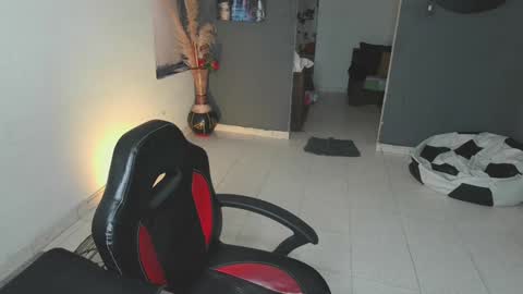 mattias     online show from 02/03/25, 01:51