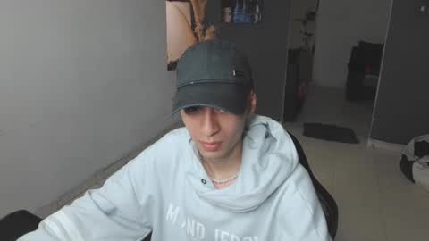 mattias     online show from 02/04/25, 04:29