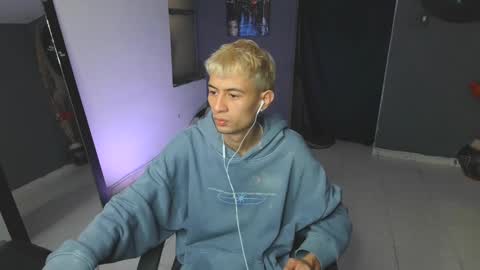 mattias     online show from 02/25/25, 06:42