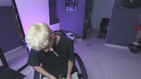 mattias     online show from 02/28/25, 06:21