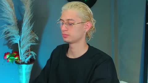 mattias     online show from 09/15/25, 01:16