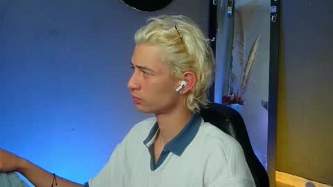 mattias     online show from 09/16/25, 07:09