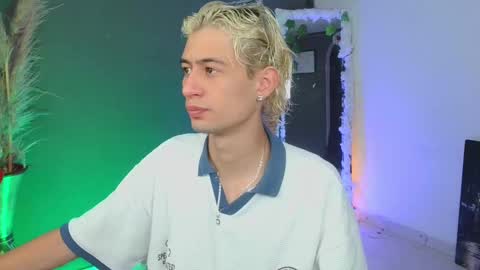 mattias     online show from 10/04/25, 04:16