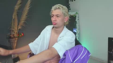 mattias     online show from 10/13/25, 05:07